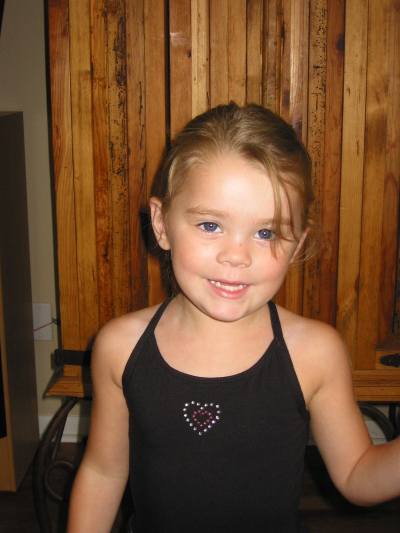 2005/09 September/Kyla Ballet/800x600_IMG_2316.JPG